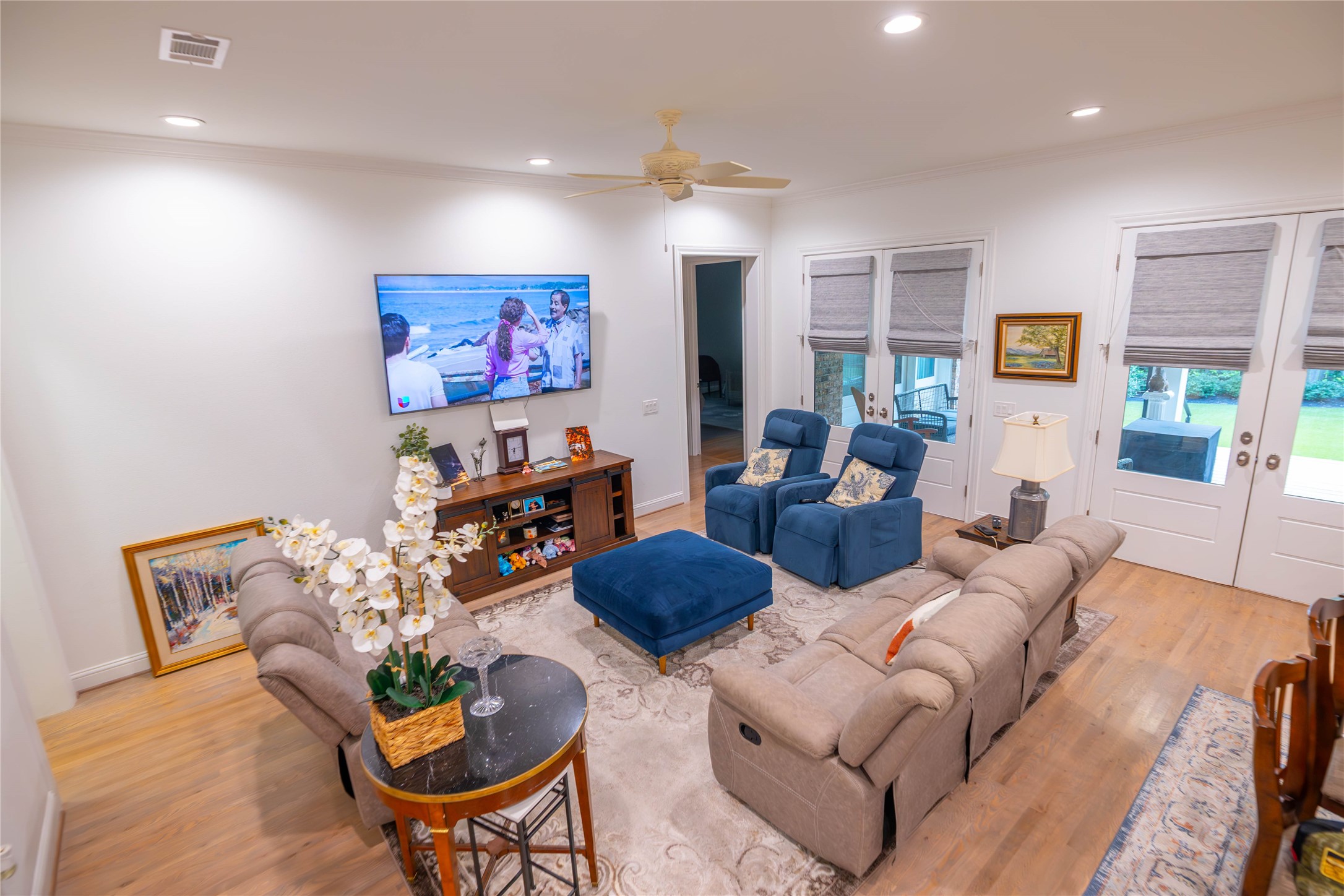 10614 Moonlight Drive Houston, TX 77096 - Photo 9 of 27 a living room with furniture and a flat screen tv