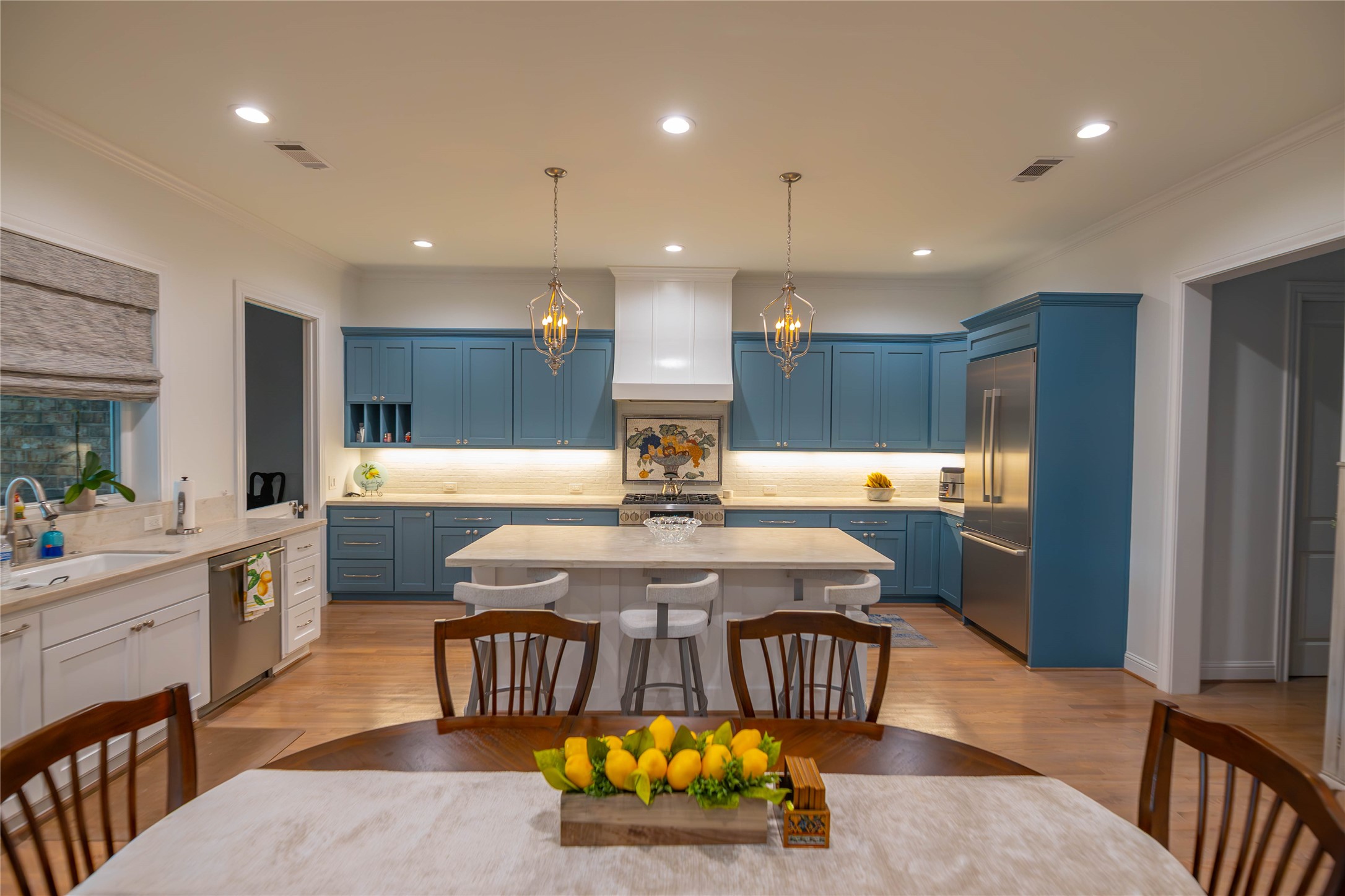 10614 Moonlight Drive Houston, TX 77096 - Photo 10 of 27 a view of a dining room with furniture