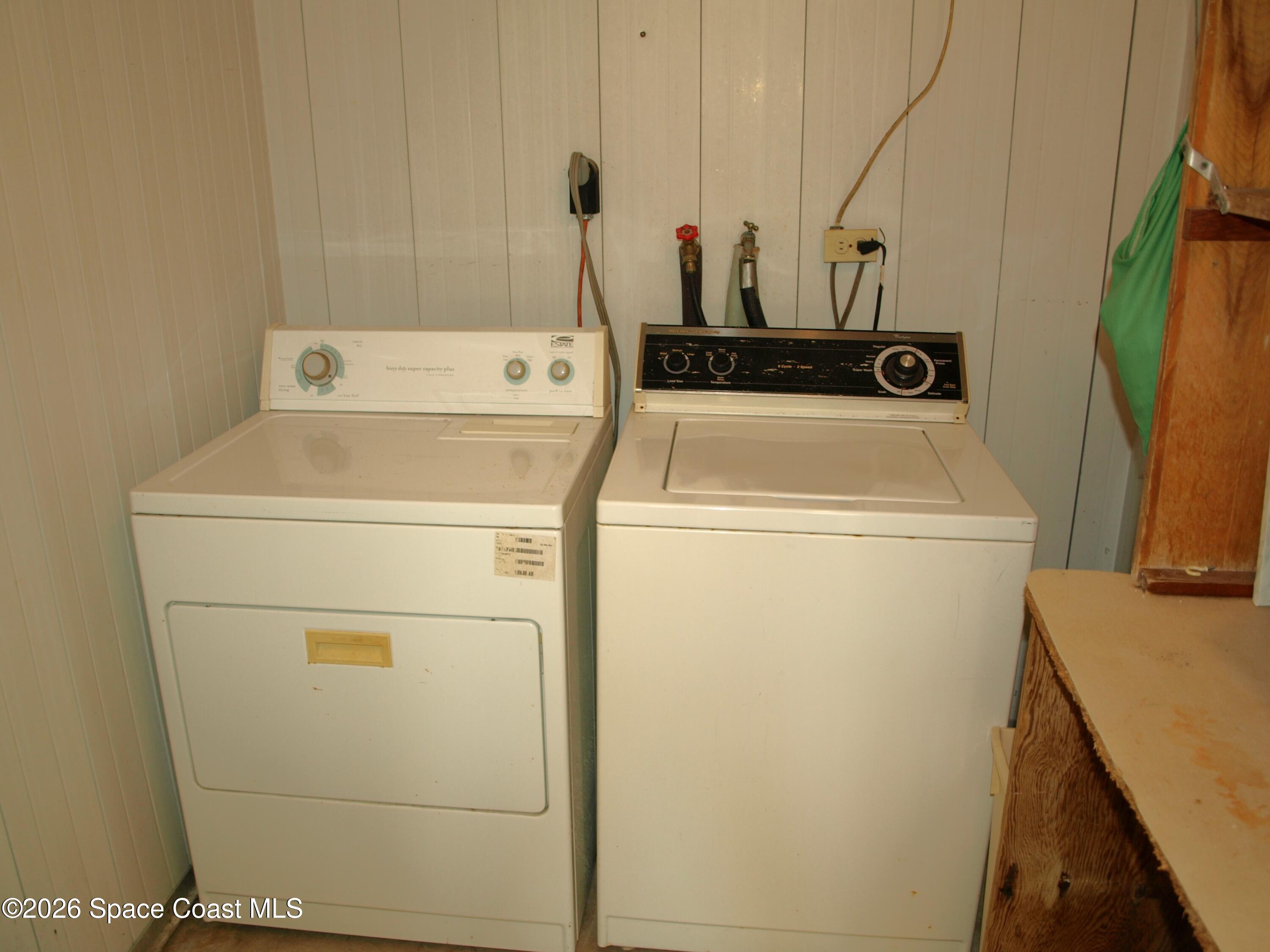 130 Palm Drive Georgetown, FL 32139 - Photo 19 of 23 a utility room with dryer and washer