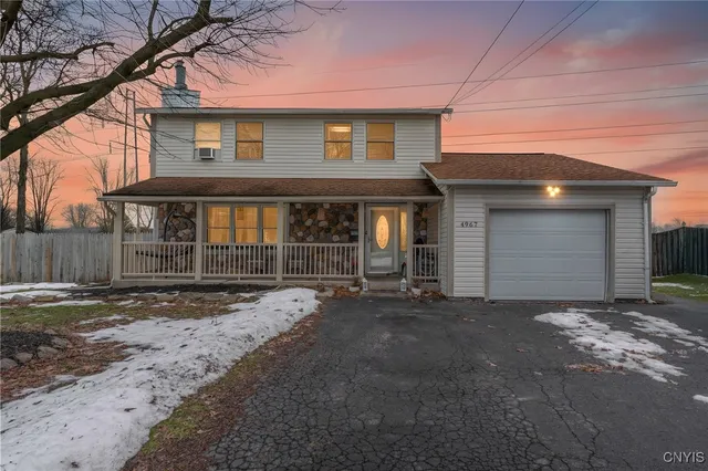 $325,000 | 4967 Darien Drive, Salina, NY 13088