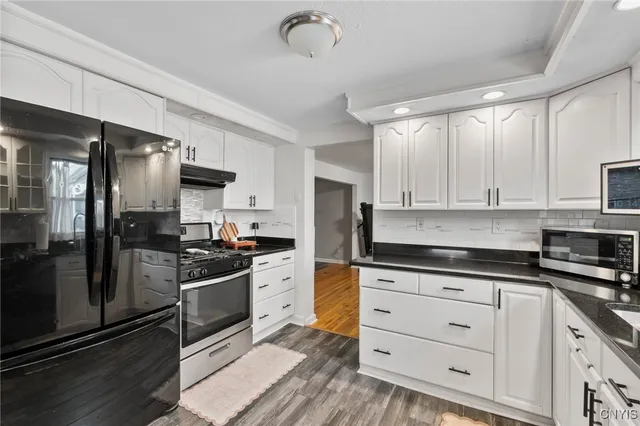 $325,000 | 4967 Darien Drive, Salina, NY 13088