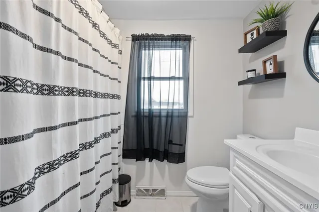 $325,000 | 4967 Darien Drive, Salina, NY 13088