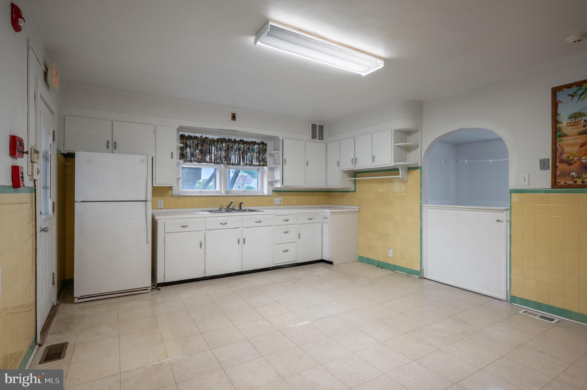 189 Watsontown Road Berlin, NJ 08009 - Photo 17 of 35 a kitchen with a refrigerator a stove a sink a washer dryer and cabinets