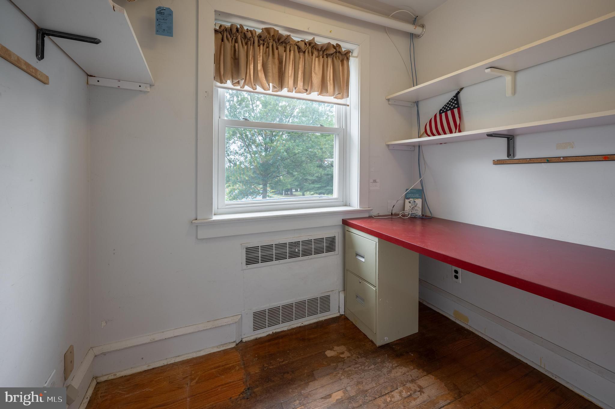 189 Watsontown Road Berlin, NJ 08009 - Photo 24 of 35 a room with a bed and a window