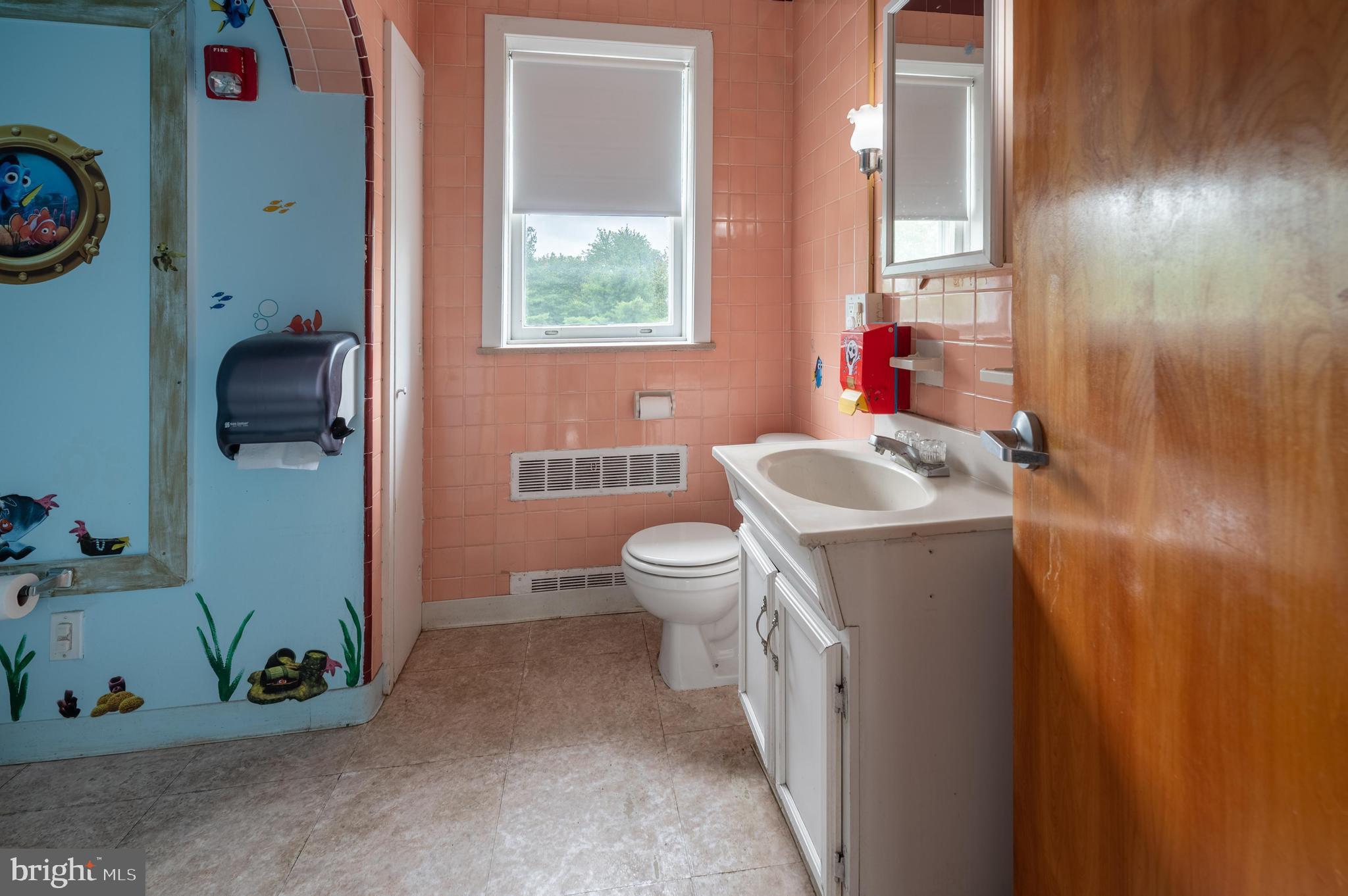 189 Watsontown Road Berlin, NJ 08009 - Photo 25 of 35 a bathroom with a sink toilet and shower