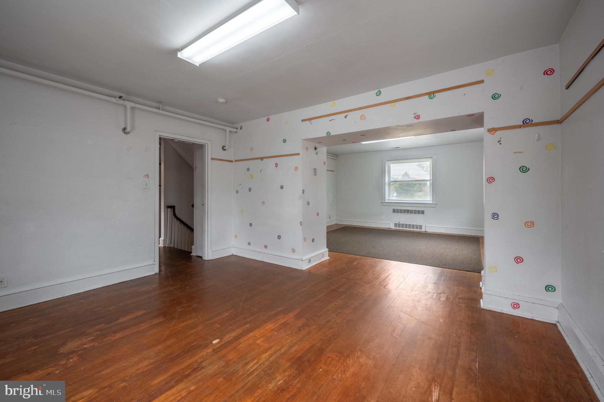 189 Watsontown Road Berlin, NJ 08009 - Photo 33 of 35 a view of a livingroom with wooden floor