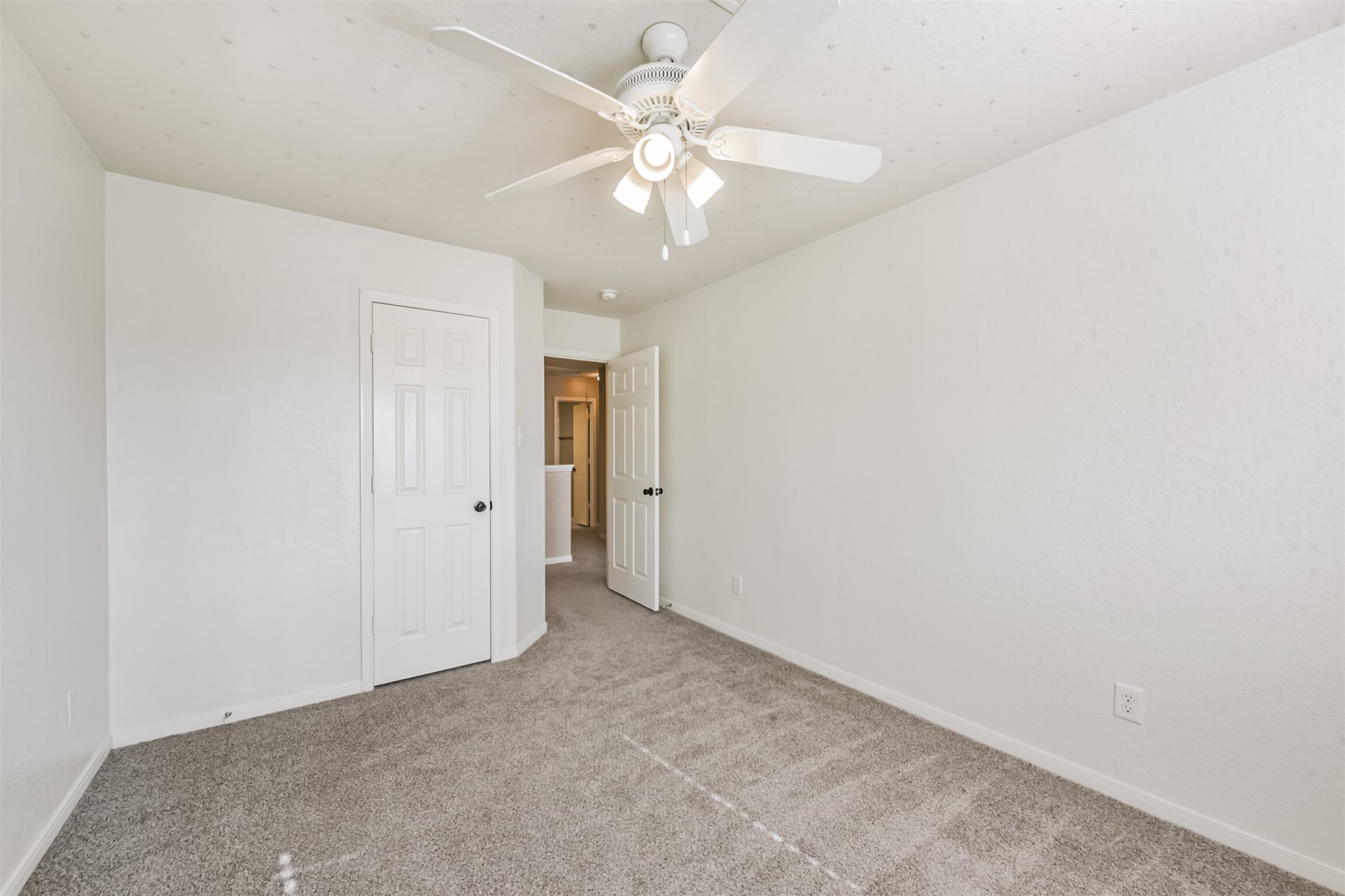 1305 Pinto Pass Alvin, TX 77511 - Photo 29 of 40 an empty room with a chandelier fan and closet area