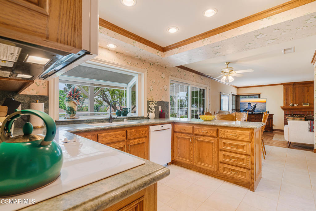 351 Buckboard Circle Simi Valley, CA 93065 - Photo 16 of 58