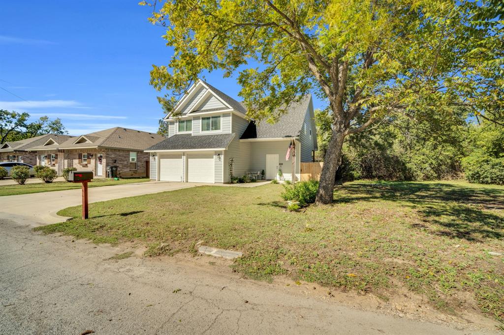 731 East Brown Street Cleburne, TX 76031 - Photo 2 of 39