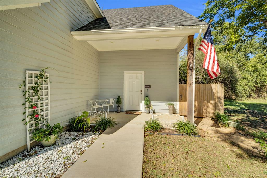 731 East Brown Street Cleburne, TX 76031 - Photo 6 of 39