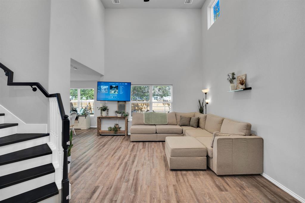 731 East Brown Street Cleburne, TX 76031 - Photo 8 of 39