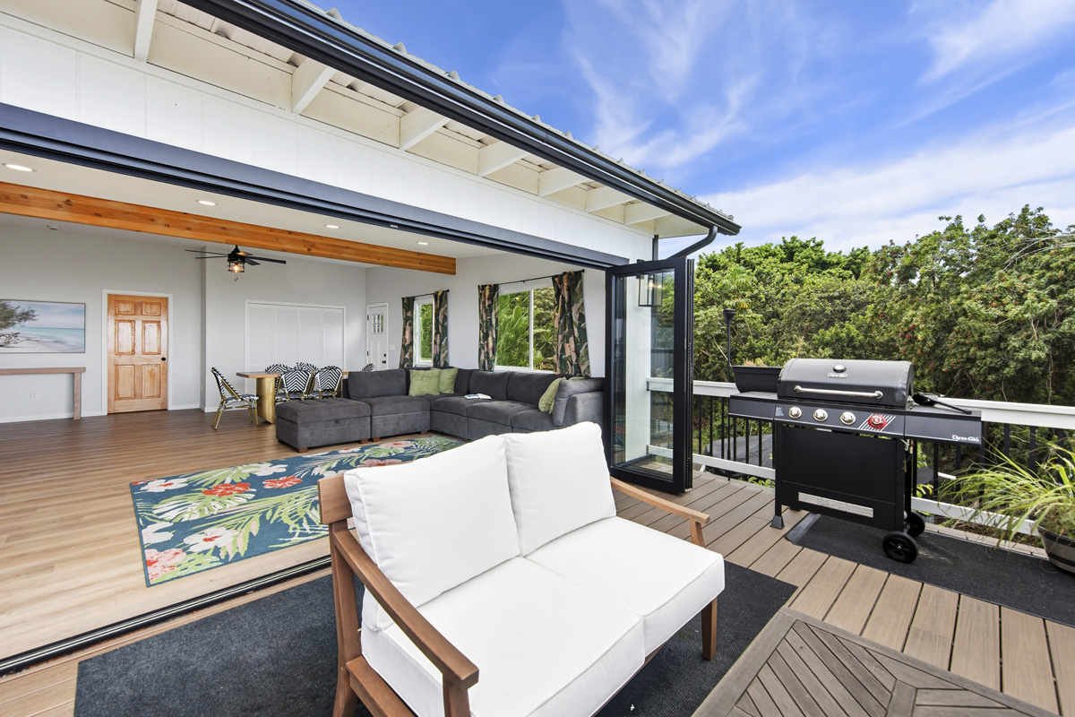 87-2451 Hawaiʻi Belt Road Captain Cook, HI 96704 - Photo 23 of 30 a outdoor living space with furniture and garden view