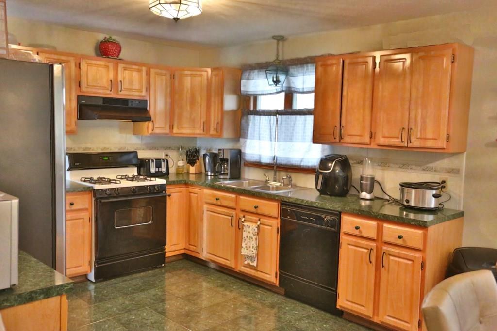 880 Stafford Road Fall River, MA 02721 - Photo 8 of 24