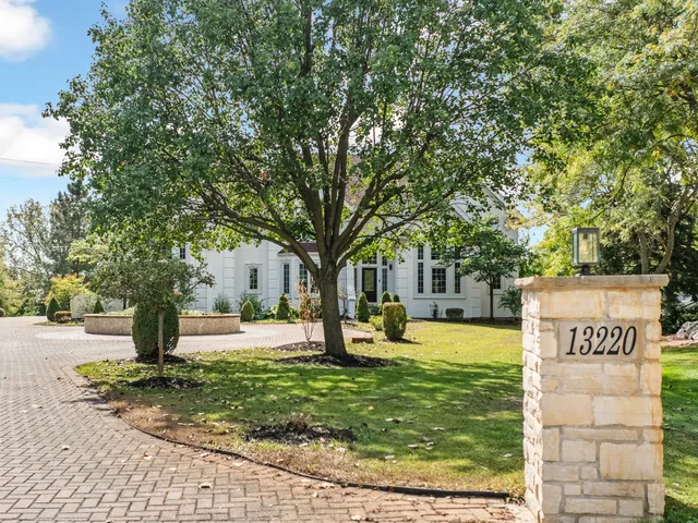 $1,249,000 | 13220 Fox Lane, Lemont, IL 60439