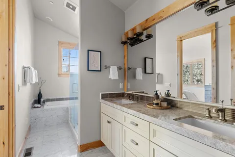 $1,895,000 | 10235 Valmont Trail, Truckee, CA 96161