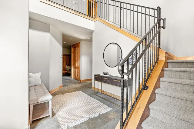 $1,895,000 | 10235 Valmont Trail, Truckee, CA 96161