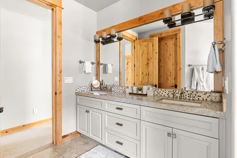 $1,895,000 | 10235 Valmont Trail, Truckee, CA 96161