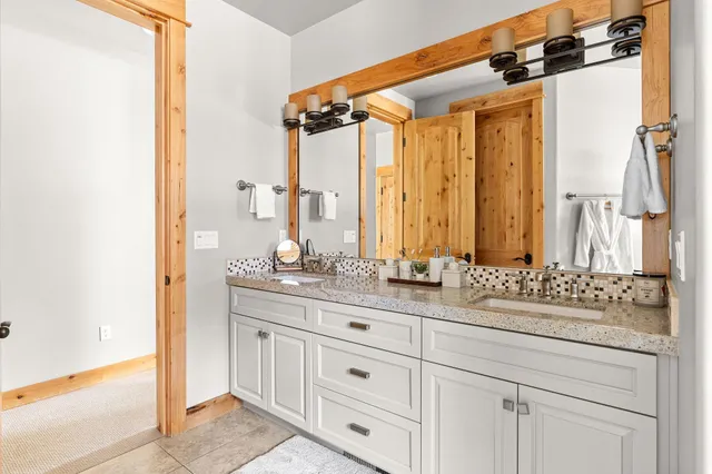 $1,895,000 | 10235 Valmont Trail, Truckee, CA 96161