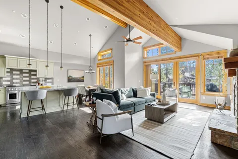 $1,895,000 | 10235 Valmont Trail, Truckee, CA 96161