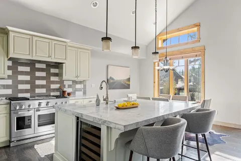 $1,895,000 | 10235 Valmont Trail, Truckee, CA 96161