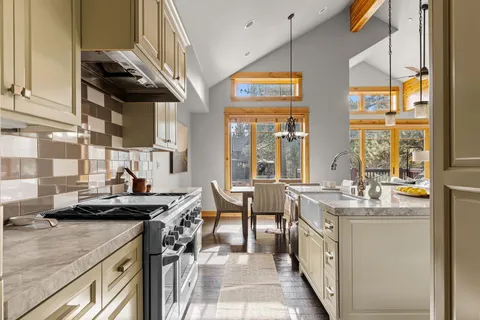 $1,895,000 | 10235 Valmont Trail, Truckee, CA 96161