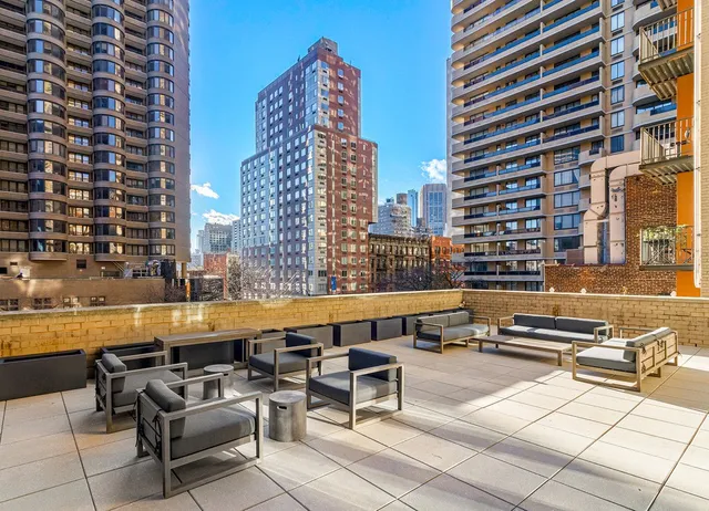 $3,850 | 330 East 39th Street, Unit 3R | Murray Hill