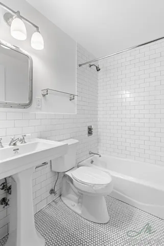$3,850 | 330 East 39th Street, Unit 3R | Murray Hill