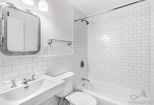 $3,850 | 330 East 39th Street, Unit 3R | Murray Hill