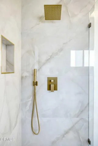 $4,950 | 7046 Murietta Avenue, Van Nuys, CA 91405