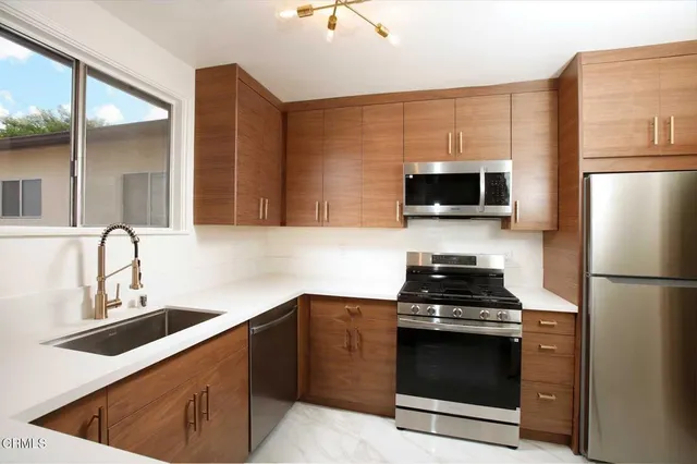 $4,950 | 7046 Murietta Avenue, Van Nuys, CA 91405