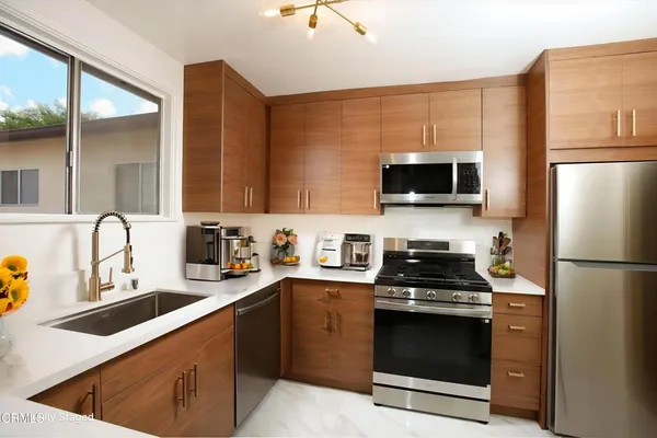 $4,600 | 7046 Murietta Avenue, Van Nuys, CA 91405