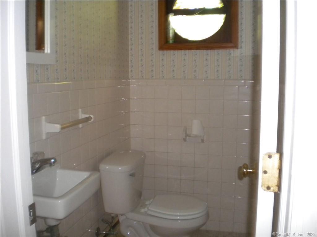 212 East Rutland Road Milford, CT 06461 - Photo 15 of 18