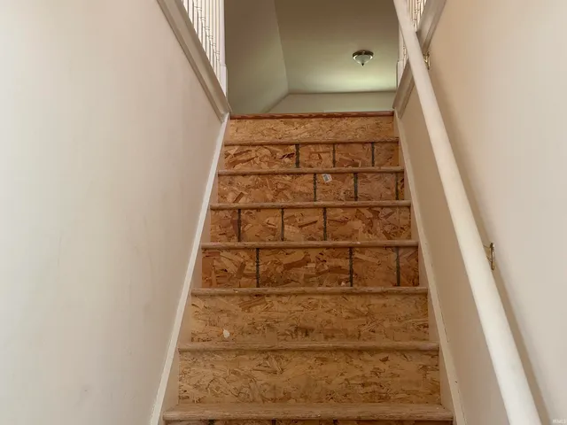 $285,000 | 1302 West Deckard Drive, Mitchell, IN 47446