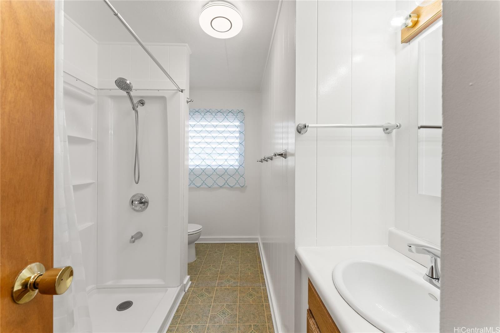 2915 Koali Road, Unit C Honolulu, HI 96826 - Photo 15 of 24 a bathroom with a tub shower sink and vanity