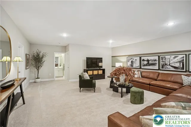 $984,990 | 5722 Frederick Drive, Unit STAVANGER III, Bethlehem, PA 18017