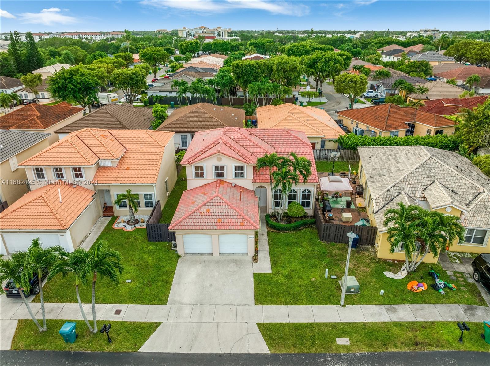 16358 Southwest 82nd Terrace Miami, FL 33193 - Photo 36 of 37 an aerial view of multiple houses with yard