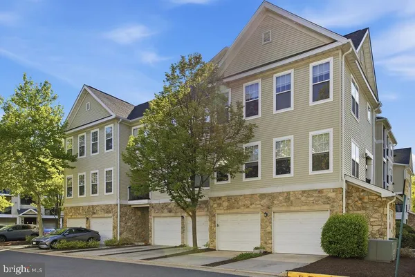 $450,000 | 5106 Travis Edward Way, Unit C, Centreville, VA 20120