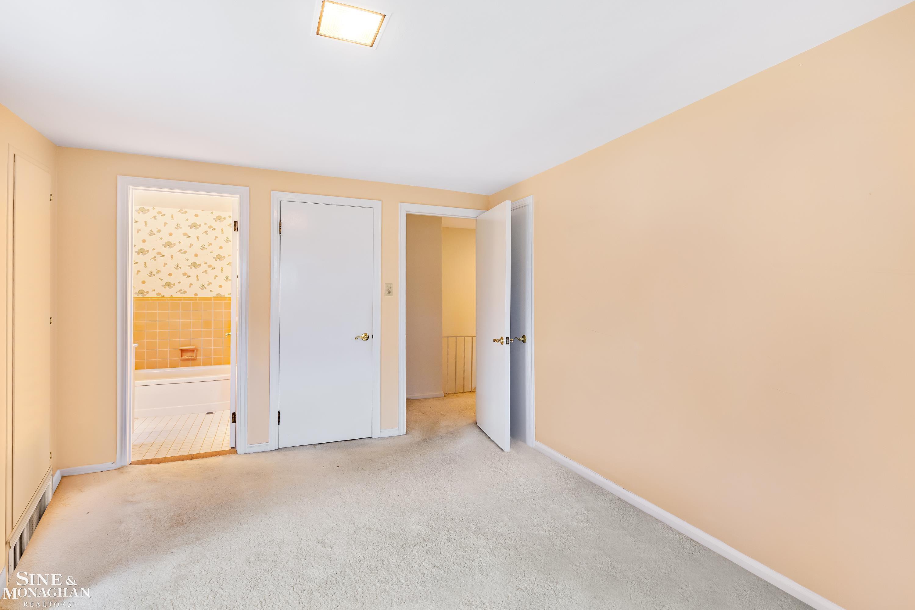 915 Harcourt Road Grosse Pointe, MI 48230 - Photo 20 of 35 50162099-52c2b630-4dcf-4e1a-b4b7-cf726e69dd74.JPG