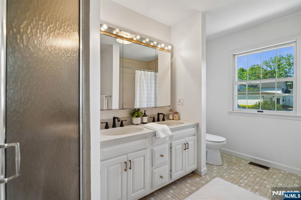658 Ridgewood Road, Unit C0001 Maplewood, NJ 07040 - Photo 17 of 29