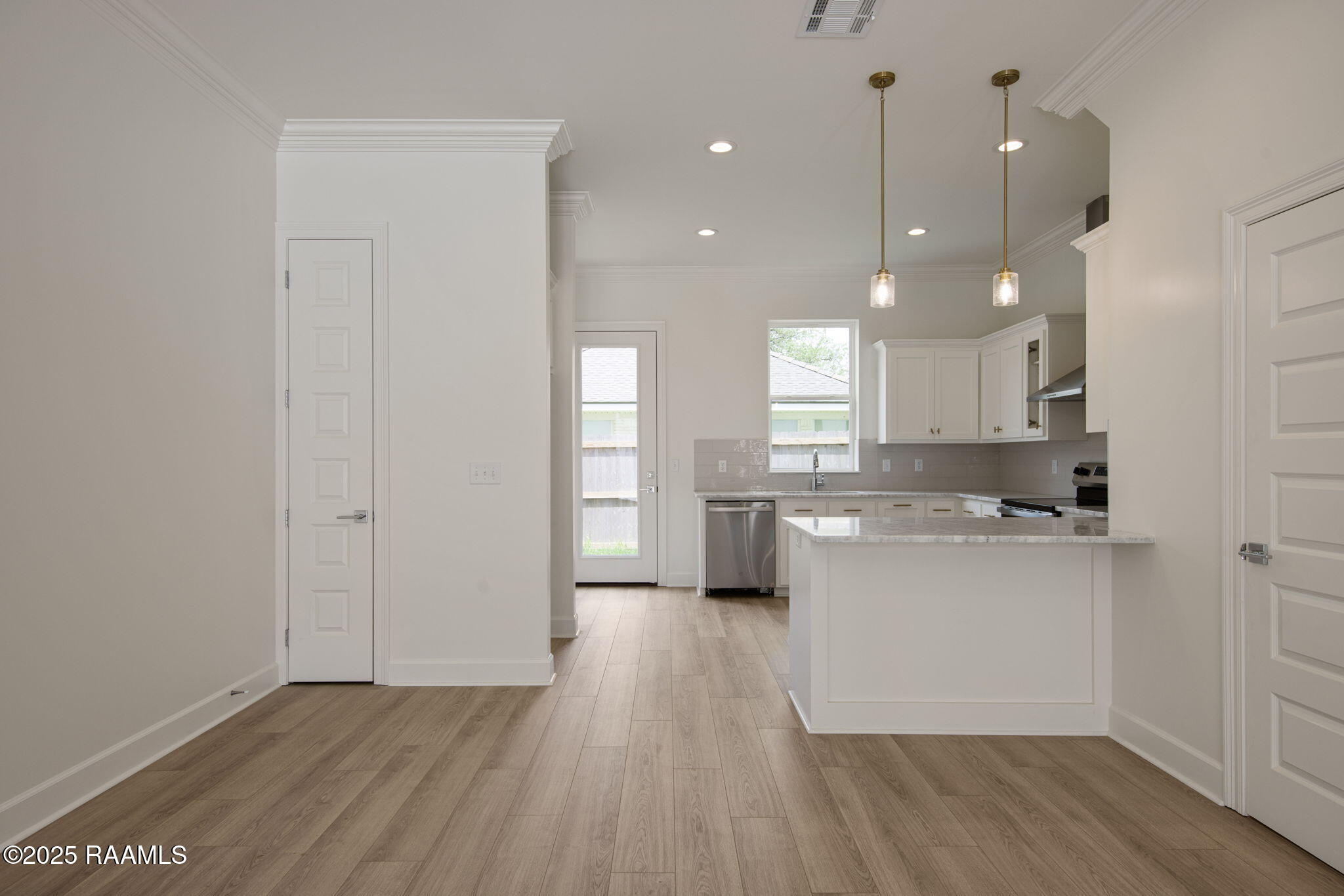 1510 Kaliste Saloom Road, Unit 306 Lafayette, LA 70508 - Photo 6 of 23 17-web-or-mls-1510 Kaliste Saloom Rd-17