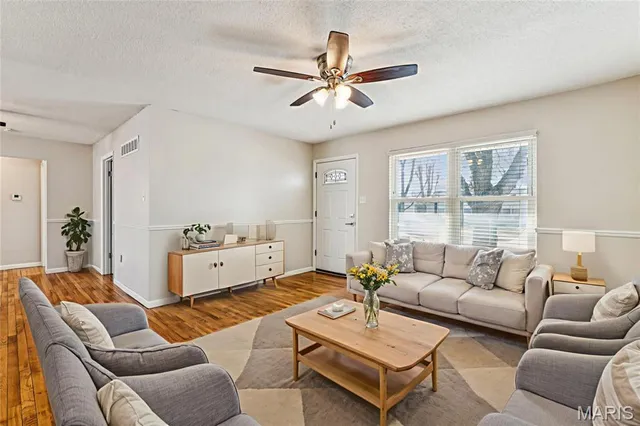 $199,900 | 435 Lemondale Lane, Florissant, MO 63031