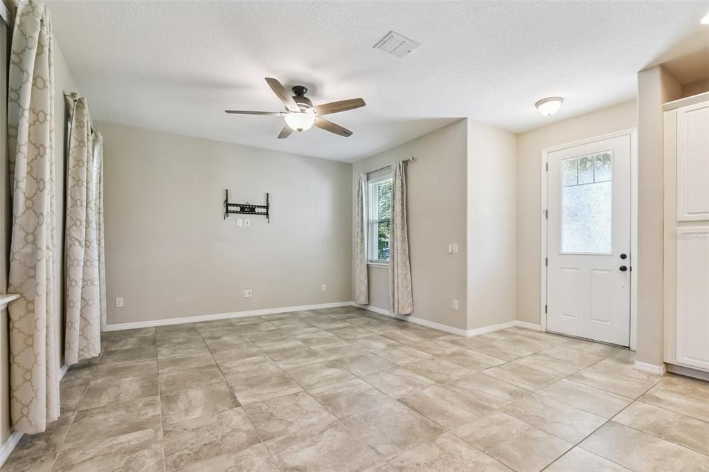 1108 Lincoln Ridge Loop Ocoee, FL 34761 - Photo 5 of 32