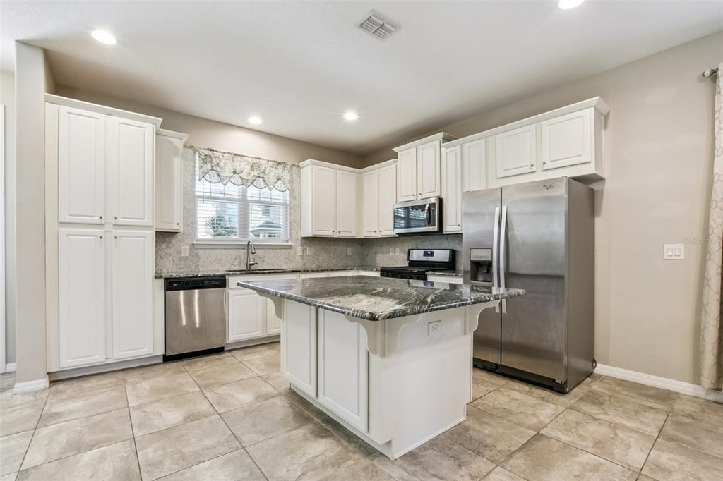 1108 Lincoln Ridge Loop Ocoee, FL 34761 - Photo 6 of 32