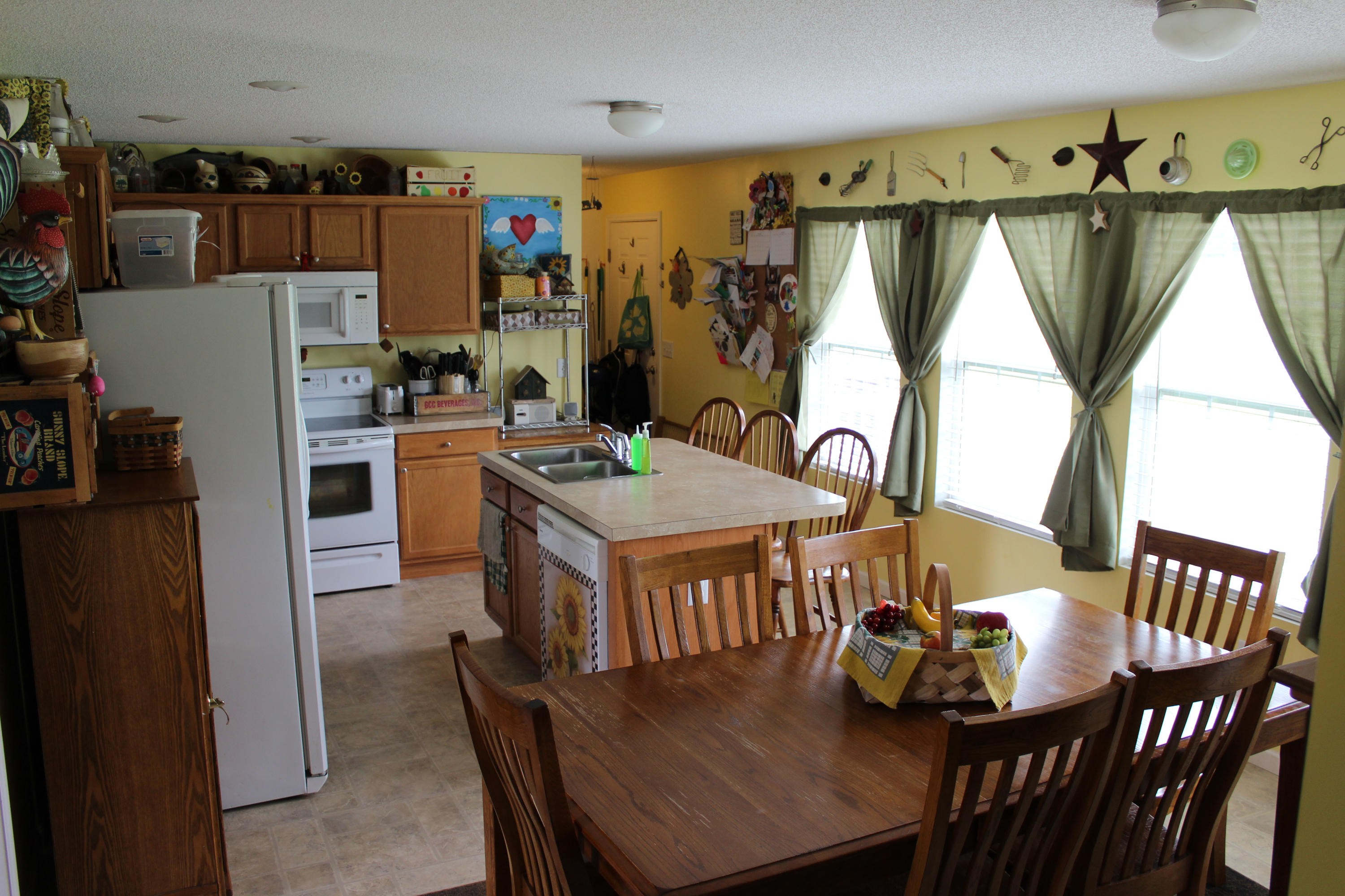 200 Kent Road Wirtz, VA 24184 - Photo 6 of 30 a dining room with furniture and a window