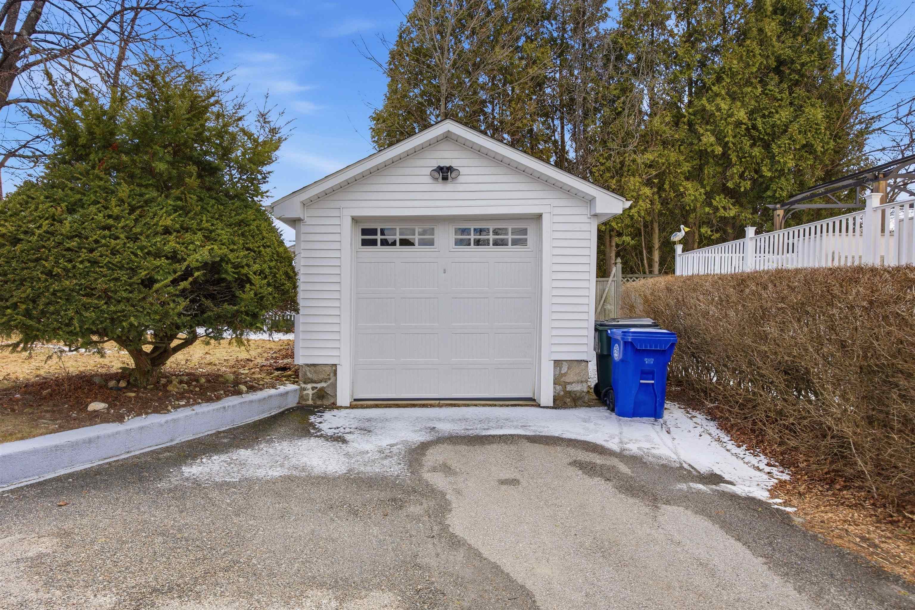 467 Bridge Street Manchester, NH 03104 - Photo 5 of 43