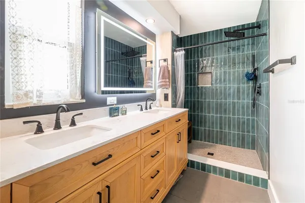 $3,500 | 1097 Eden Isle Boulevard Northeast, Unit 3, St. Petersburg, FL 33704