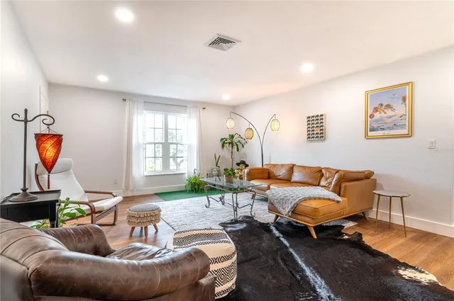 $3,300 | 1097 Eden Isle Boulevard Northeast, Unit 3, St. Petersburg, FL 33704