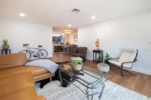 $3,500 | 1097 Eden Isle Boulevard Northeast, Unit 3, St. Petersburg, FL 33704