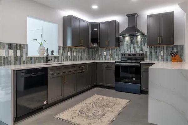 $3,500 | 1097 Eden Isle Boulevard Northeast, Unit 3, St. Petersburg, FL 33704