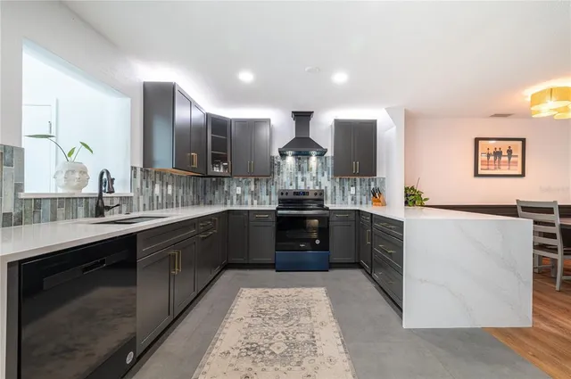 $3,300 | 1097 Eden Isle Boulevard Northeast, Unit 3, St. Petersburg, FL 33704